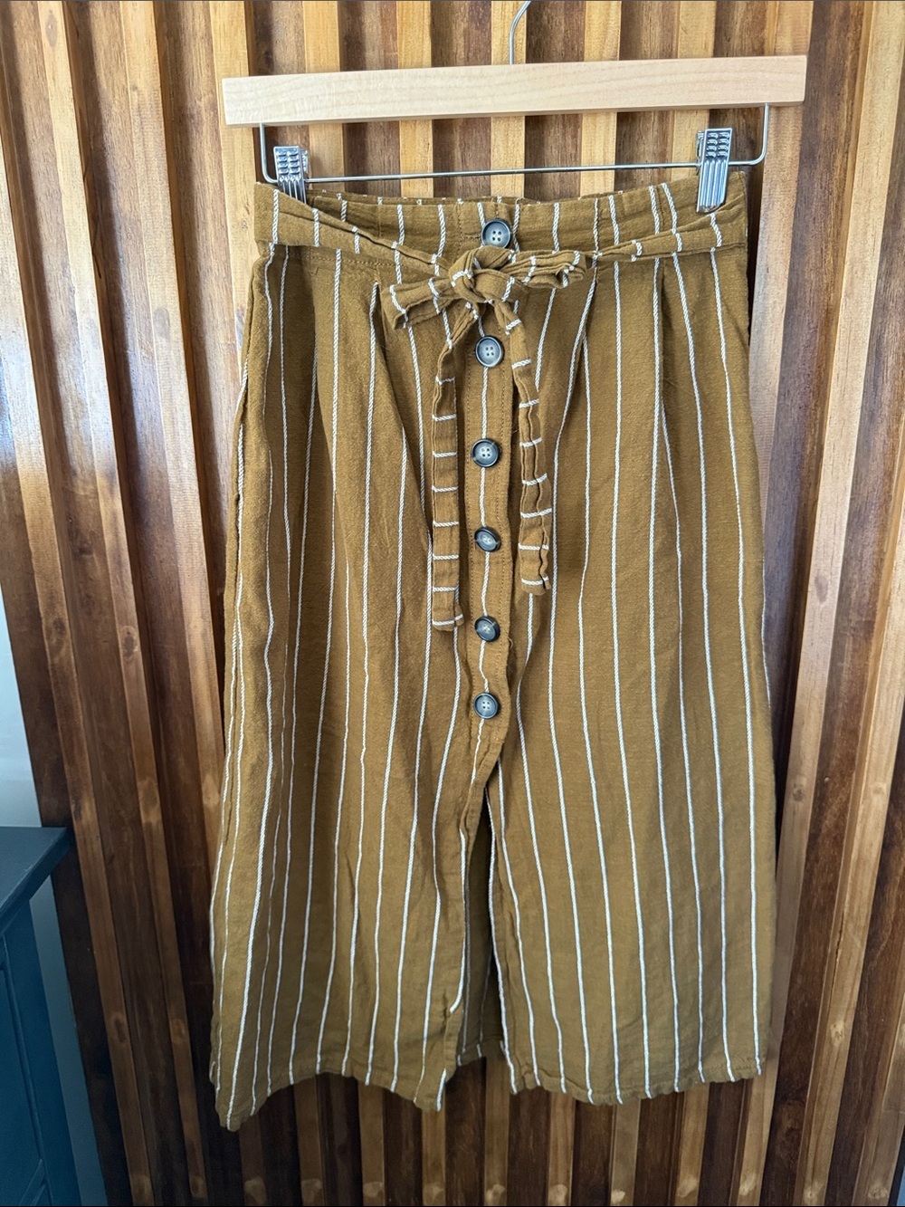 Cali 1850 Los Angeles Striped Midi Skirt. L run small